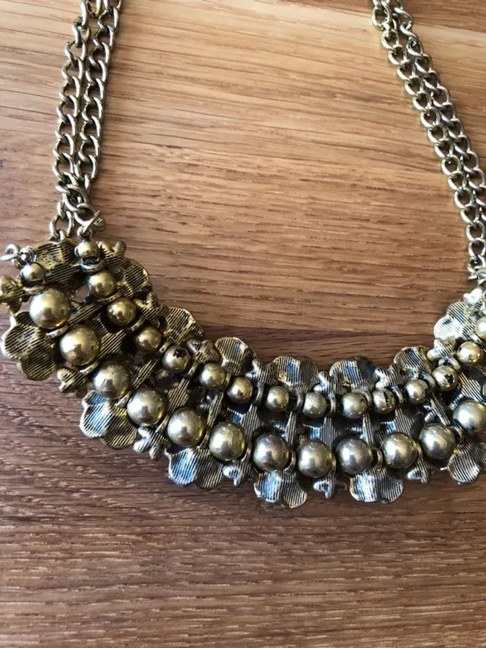 Collier doré à fleurs - photo numéro 4