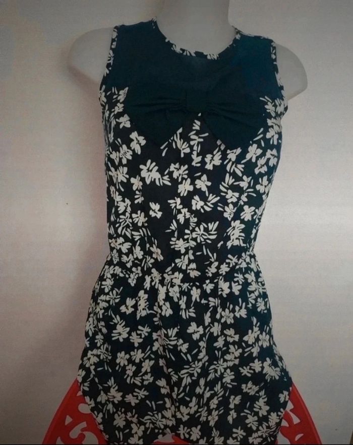 Combi-short taille 36 avec noeud de papillon