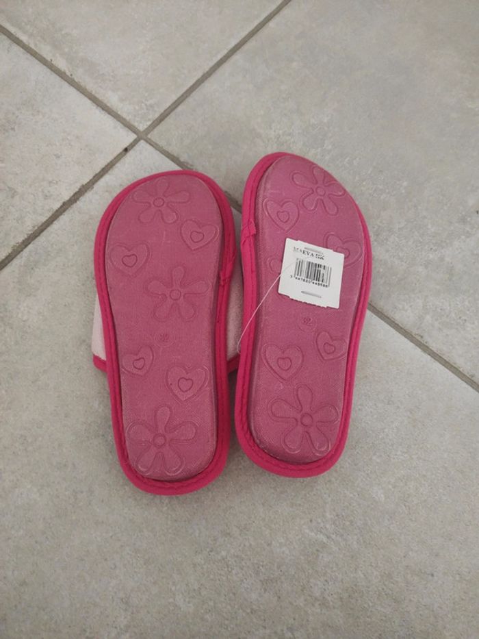 Chaussons pointure 32 hello Kitty - photo numéro 2