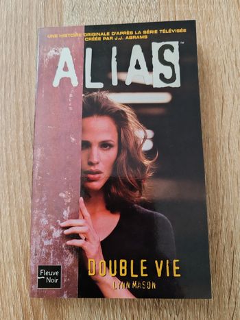 Linn Mason 🌸 Alias Double vie