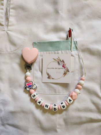 Attache stylo infirmière