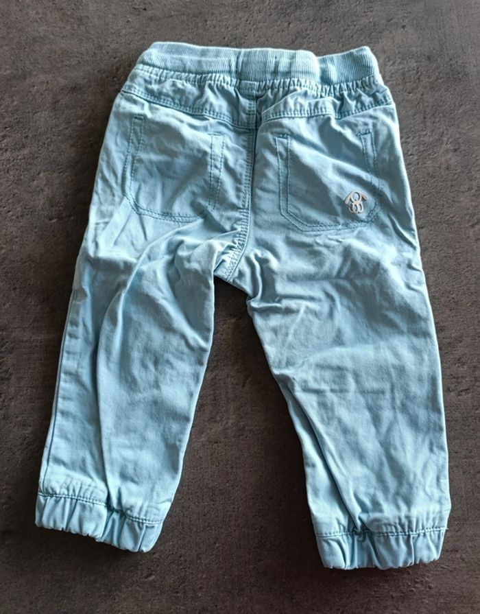 Pantalon bleu clair
Taille 18 mois - photo numéro 2