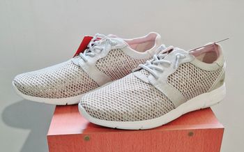 Baskets mustang neuves pointure 40