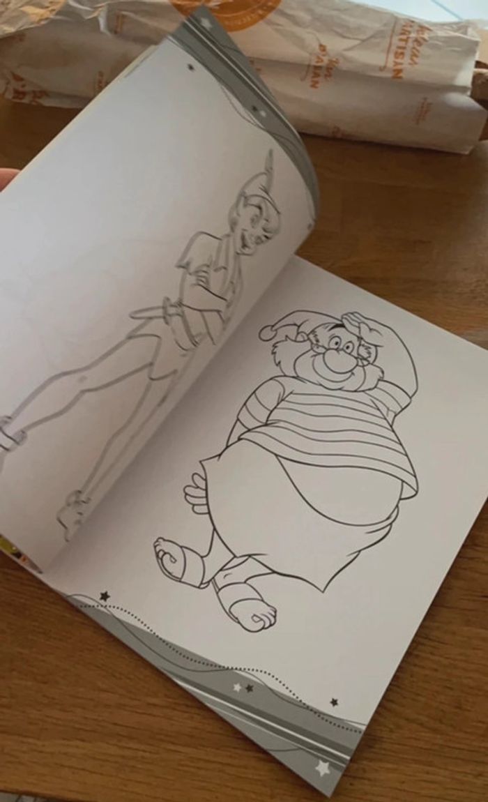 Livre coloriage Disney megacolor avec stickers - photo numéro 4