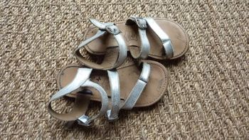 Nu pieds gris argenté pointure 27