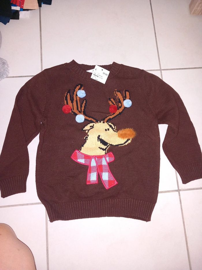 Pull enfant neuf 4/6 ans avec pompons - photo numéro 2