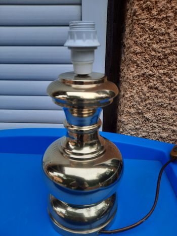 Pied de lampe en métal doré ancien 1950