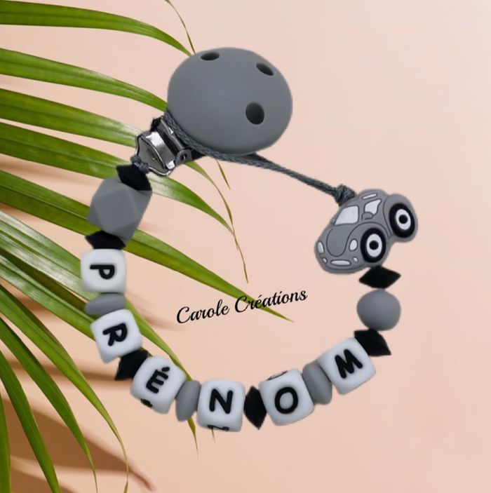Attache tétine silicone personnalisé voiture gris clair