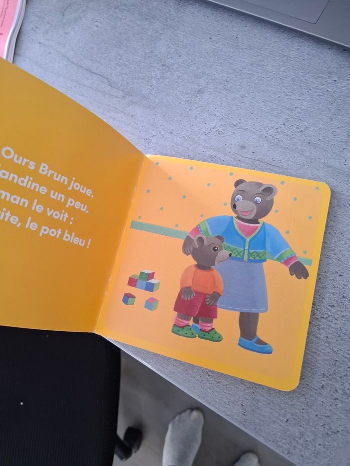 Livre petit ours brun sur le pot - photo numéro 2