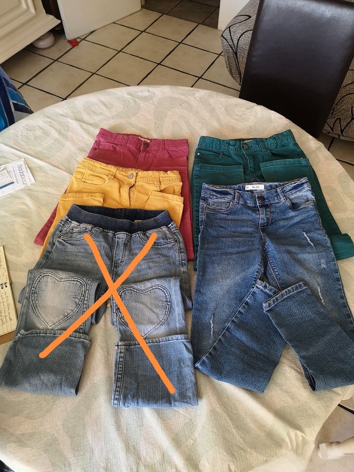 Lots de 4jeans plusieurs marques taille 8ans