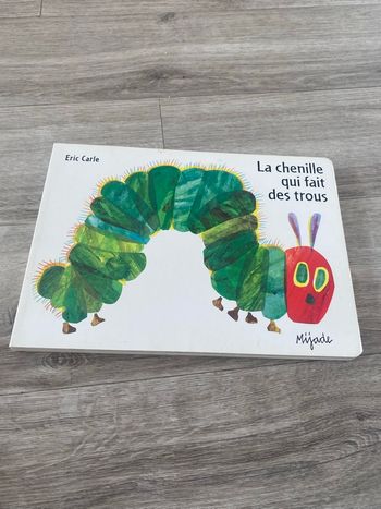 Livre la chenille qui fait des trous