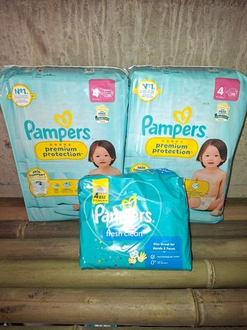 Lot 2 paquets pampers premium protection taille 4 + lot lingettes