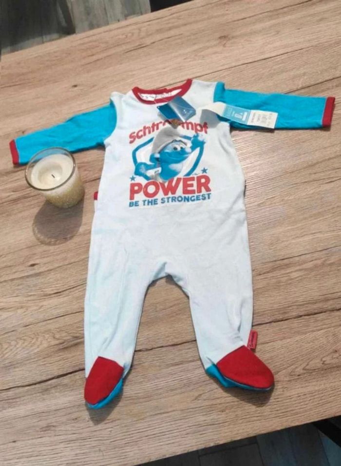 Pyjama neuf  6  mois  Schtroumpfs