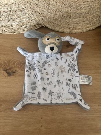 Doudou plat chien lapin masque gris blanc ikks