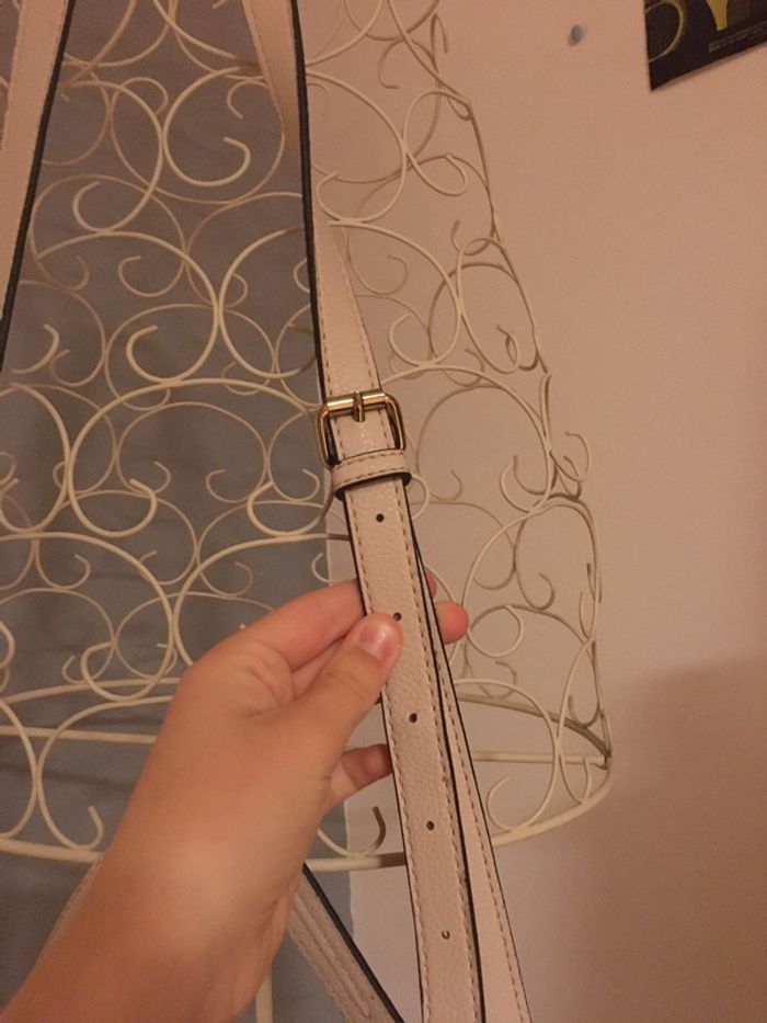 Sac bandoulière beige et détails dorés - photo numéro 3