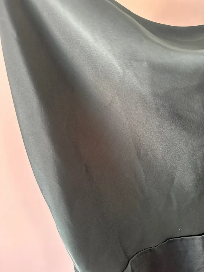 👗 👗 VILA - Robe longue en satin à col bénitier - vert sapin- neuf sans étiquette - photo numéro 9
