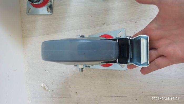 5 grosses roues pivotantes avec freins - photo numéro 6