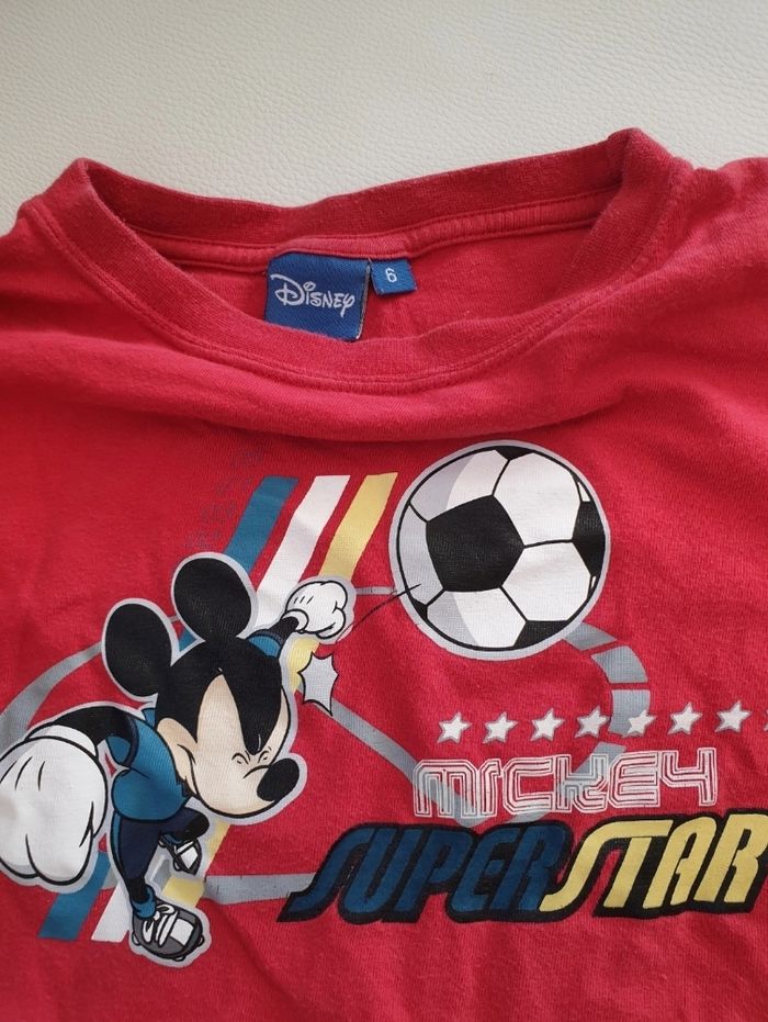 T-shirt taille 6 ans en très bon état - photo numéro 2