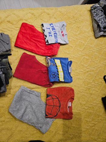 Lot 3 pyjamas