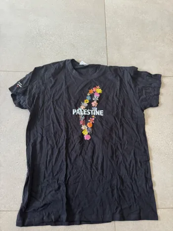 T-shirt noir taille L, bon état