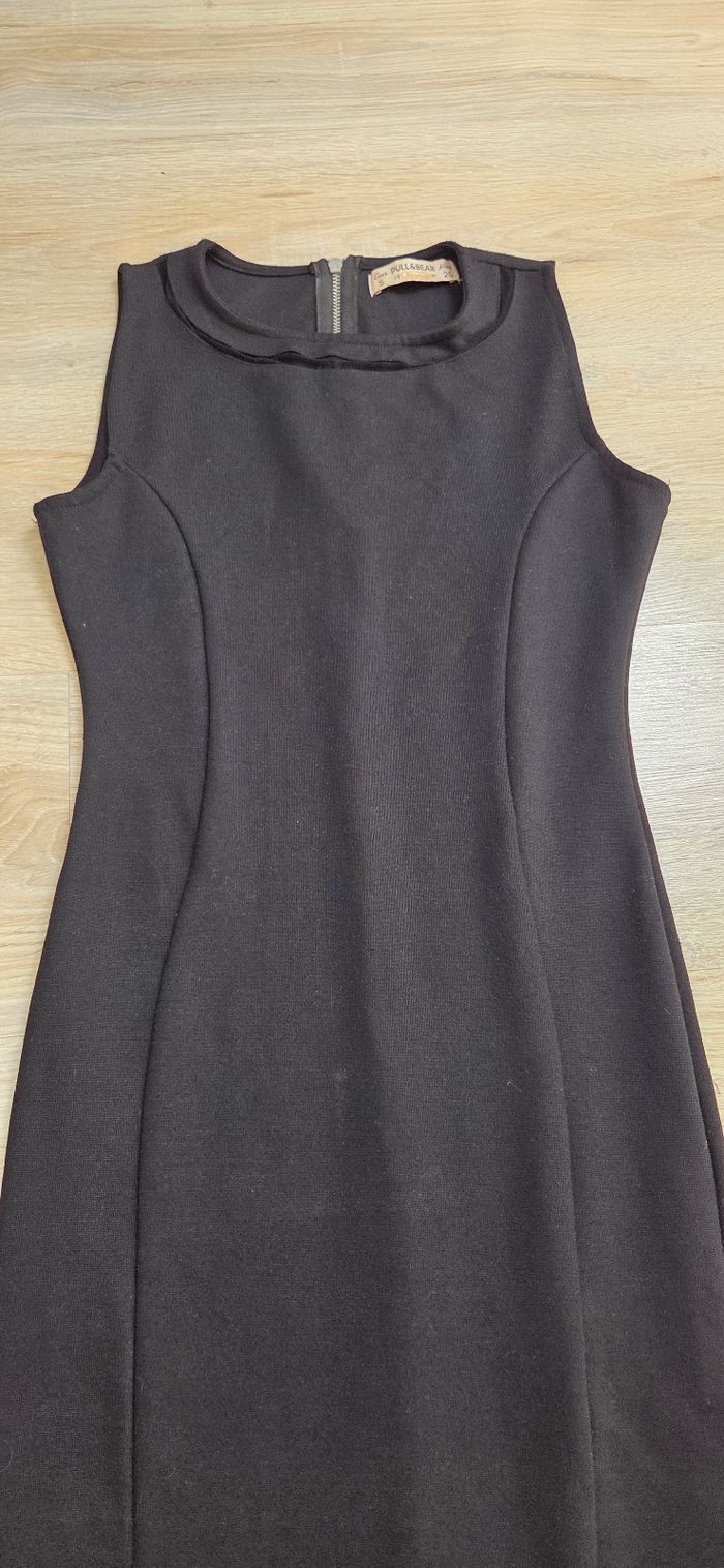 Robe Pull & Bear taille S noire en très bon état - photo numéro 3