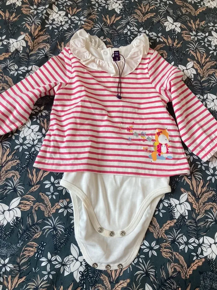 Body t-shirt intégré 6 mois