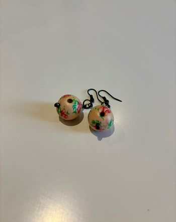 Boucles d’oreilles pendantes roses fleuries vintage