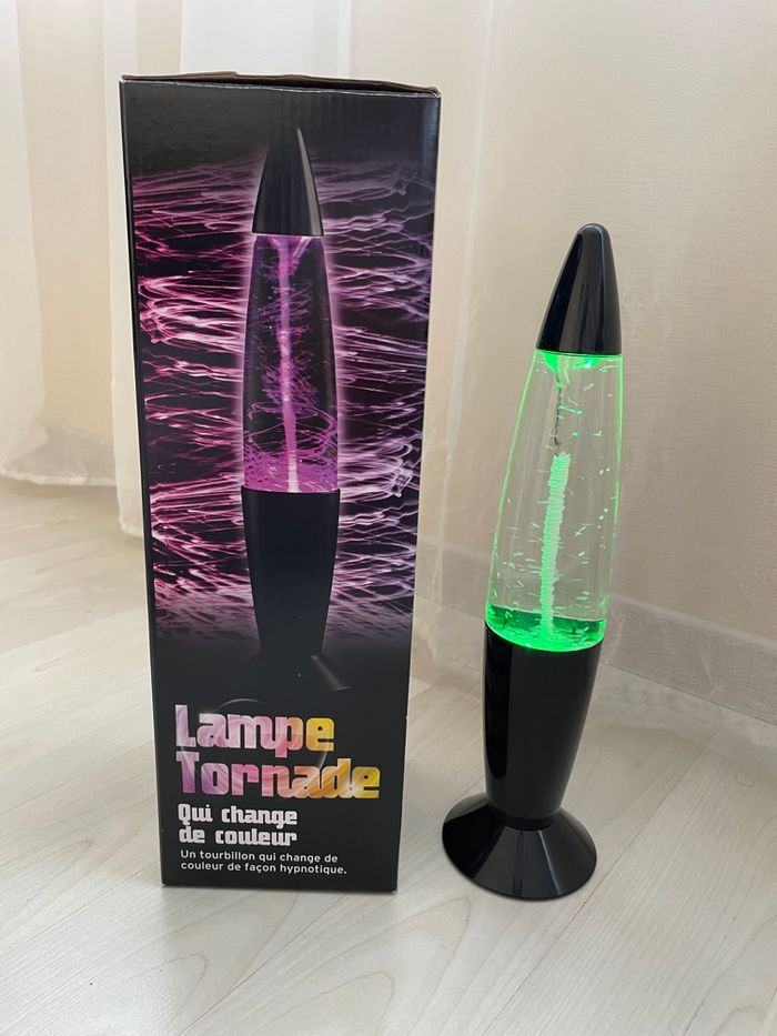 Lampe tornade qui change de couleur - photo numéro 10