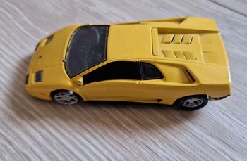 Lamborghini diablo  jaune 1/43 en très bon état