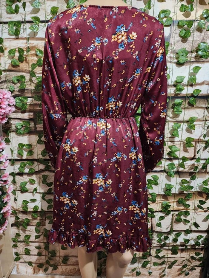 🌸Robe satin Bordeau fleurie Bluroyal Taille 36🌸 - photo numéro 8