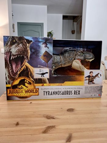 Tyranosaure rex colossal Jurassic World neuf