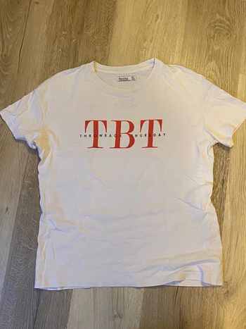 t-shirt blanc à lettres Rouge Bershka, taille S.