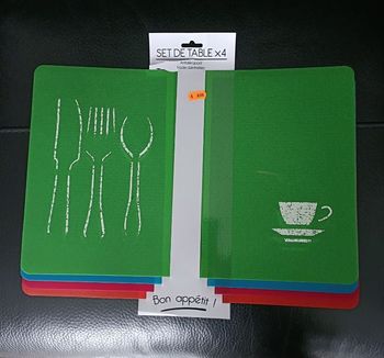 4 sets de table d'environ 28 X 43 cm