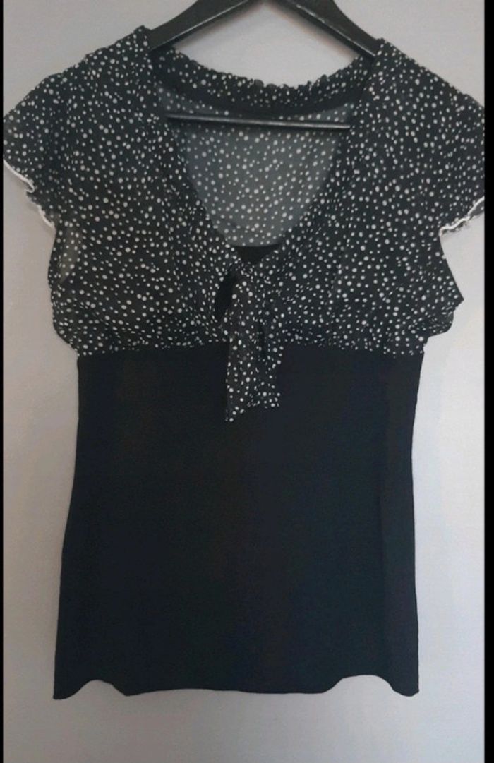 Top noir élégant à pois blancs- taille 38- chic & fluide