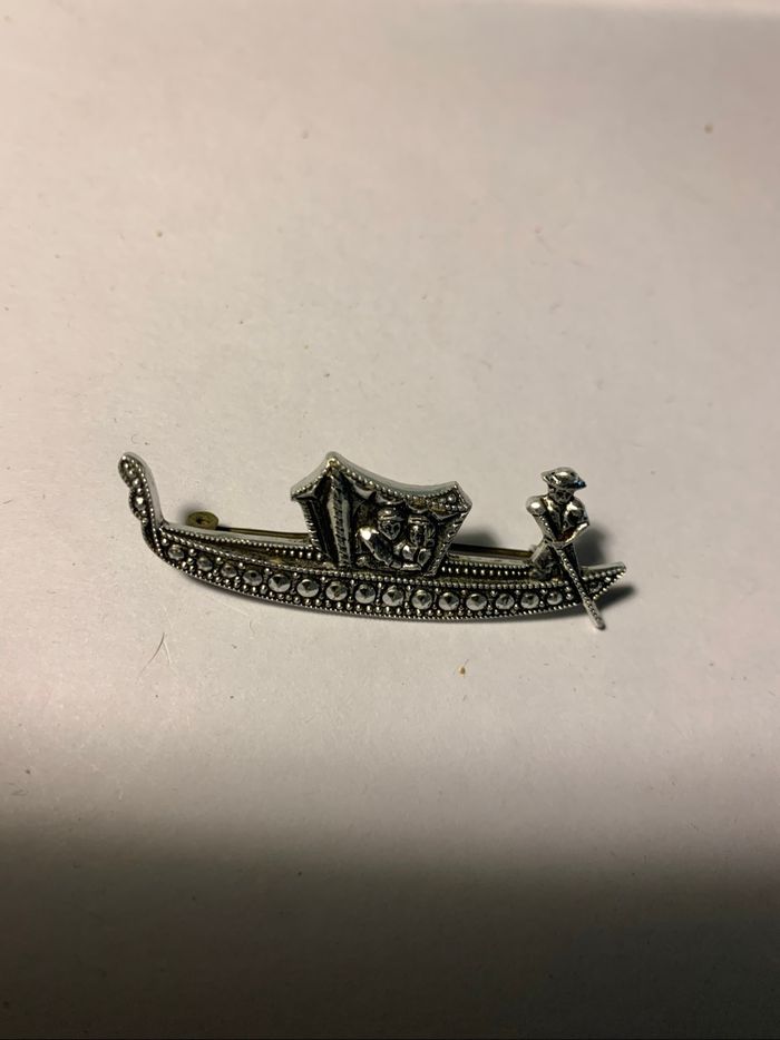 Broche gondole