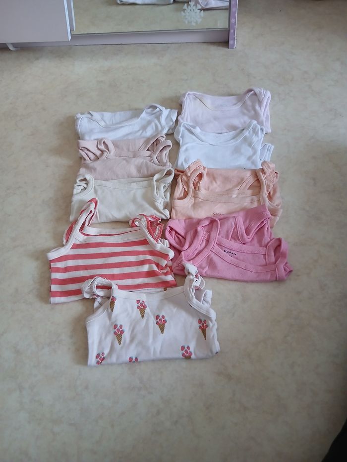 Lot de 9 bodies