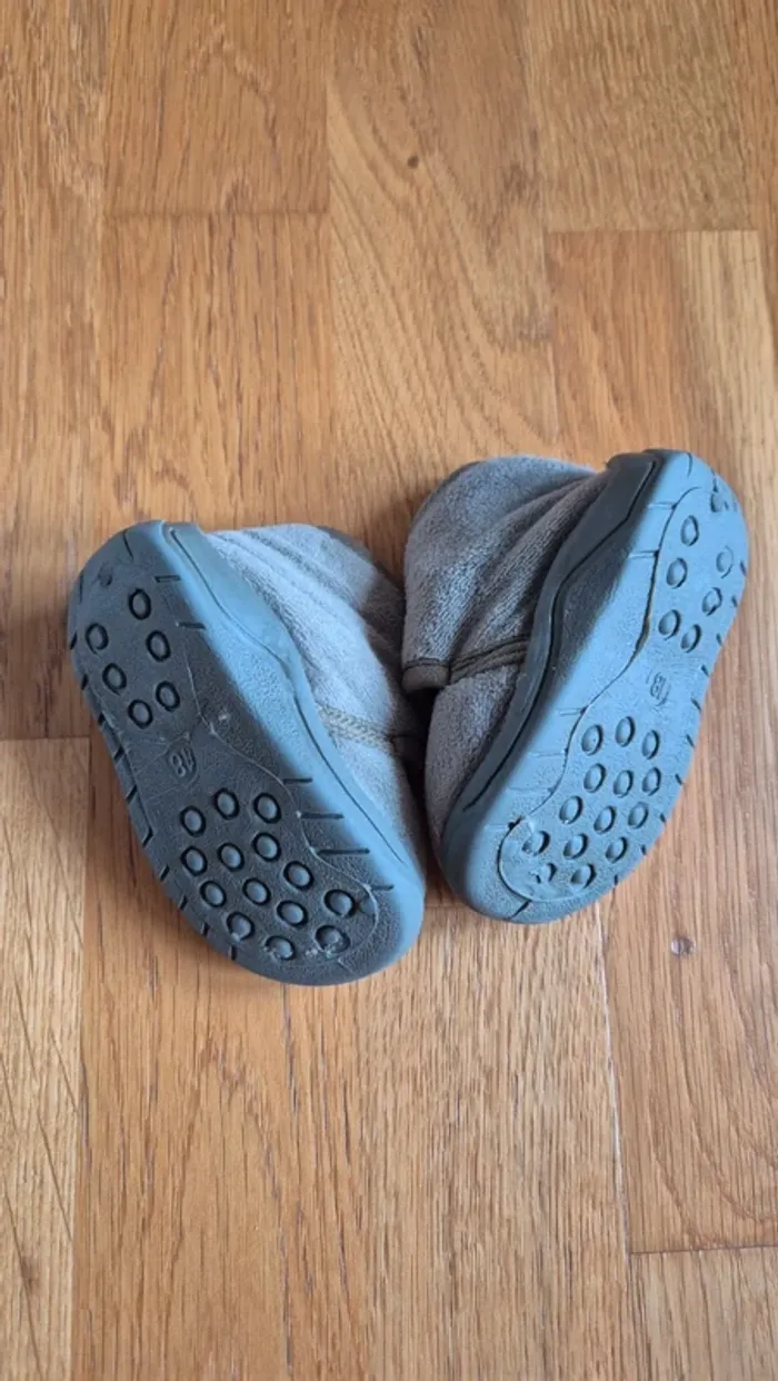 Chaussons kaki taille 18 - photo numéro 3