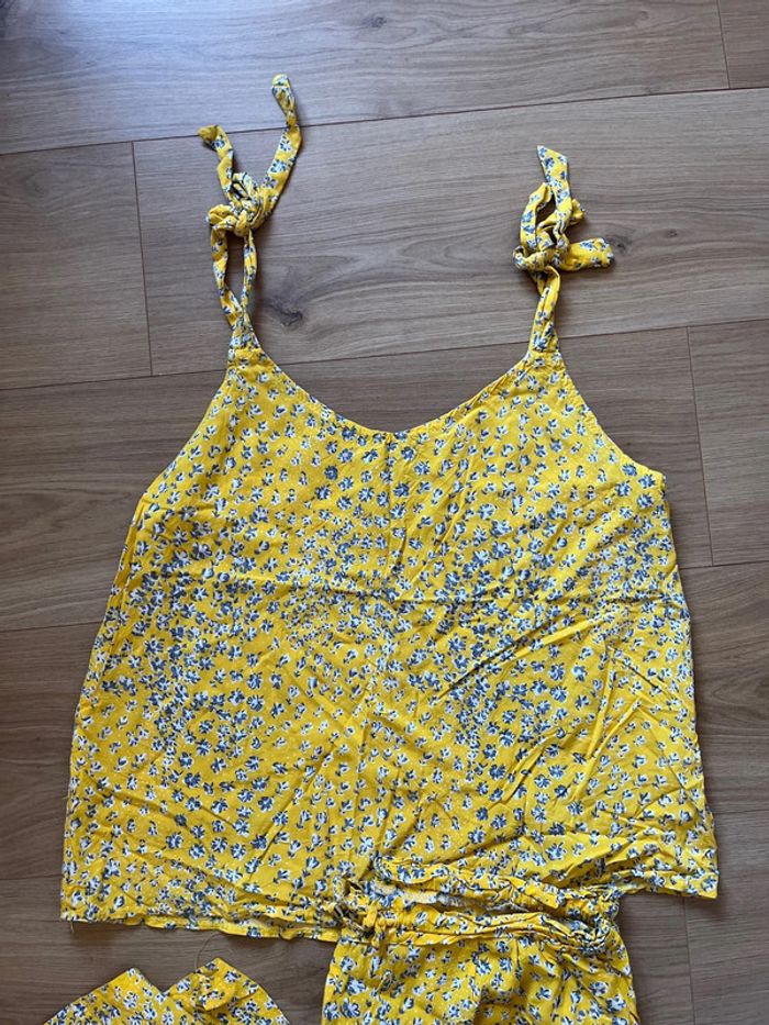 Pyjama à fleurs jaune taille 38/40 - photo numéro 2