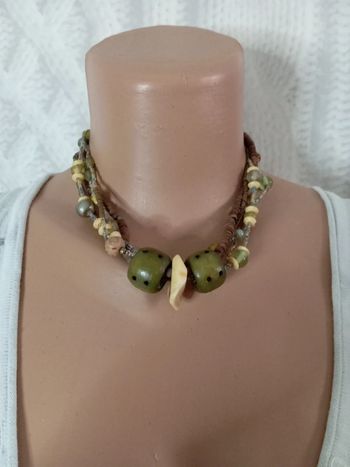 Ras du cou plusieurs rangs