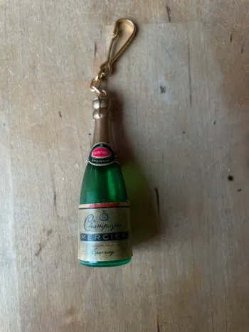 Porte clé champagne mercier