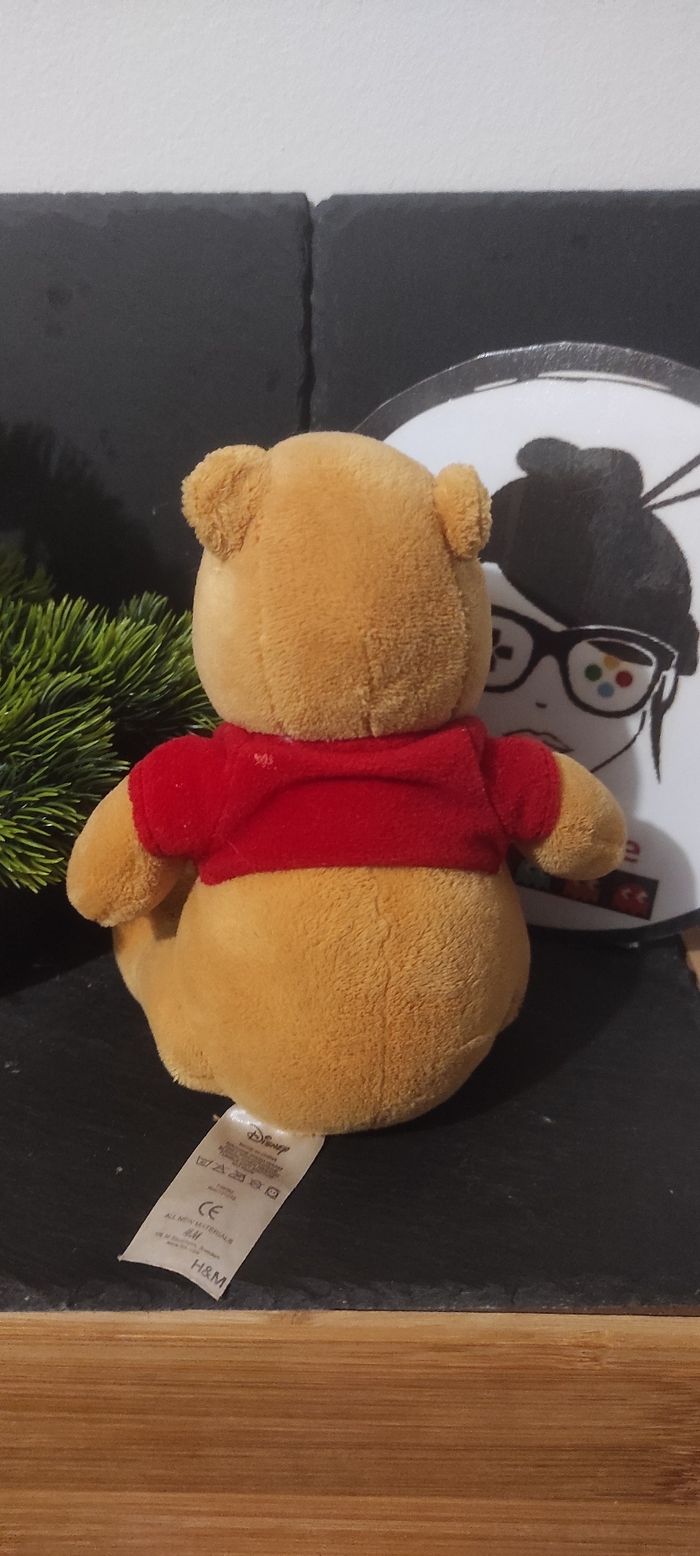 peluche disney Winnie l'ourson ours jaune pull rouge winny the pooh Doudou - photo numéro 2