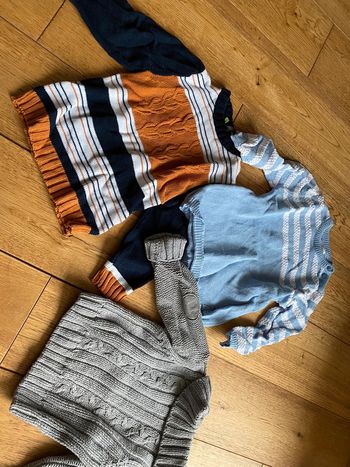 Lot de 3 pulls 24 mois très bon etat