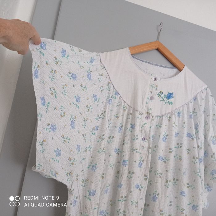 Chemise de nuit à fleurs bleues t48/50 - photo numéro 4