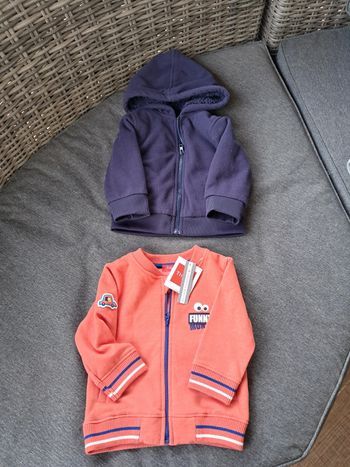 Lot de 2 gilets sweats zippés neufs 12mois garçon