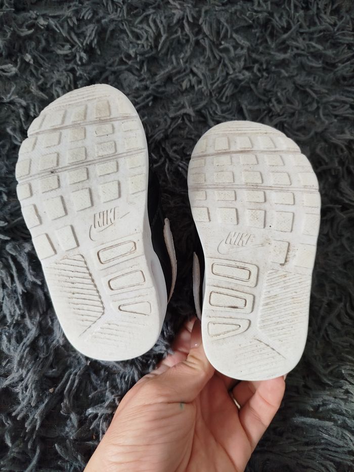 Basket nike  taille 22 - photo numéro 5