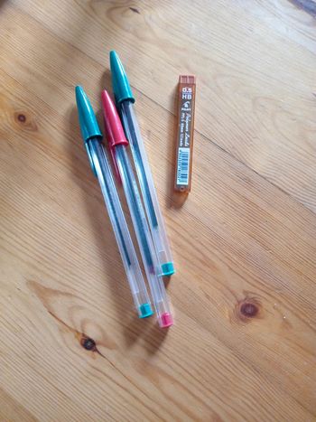 Lot de fournitures scolaires