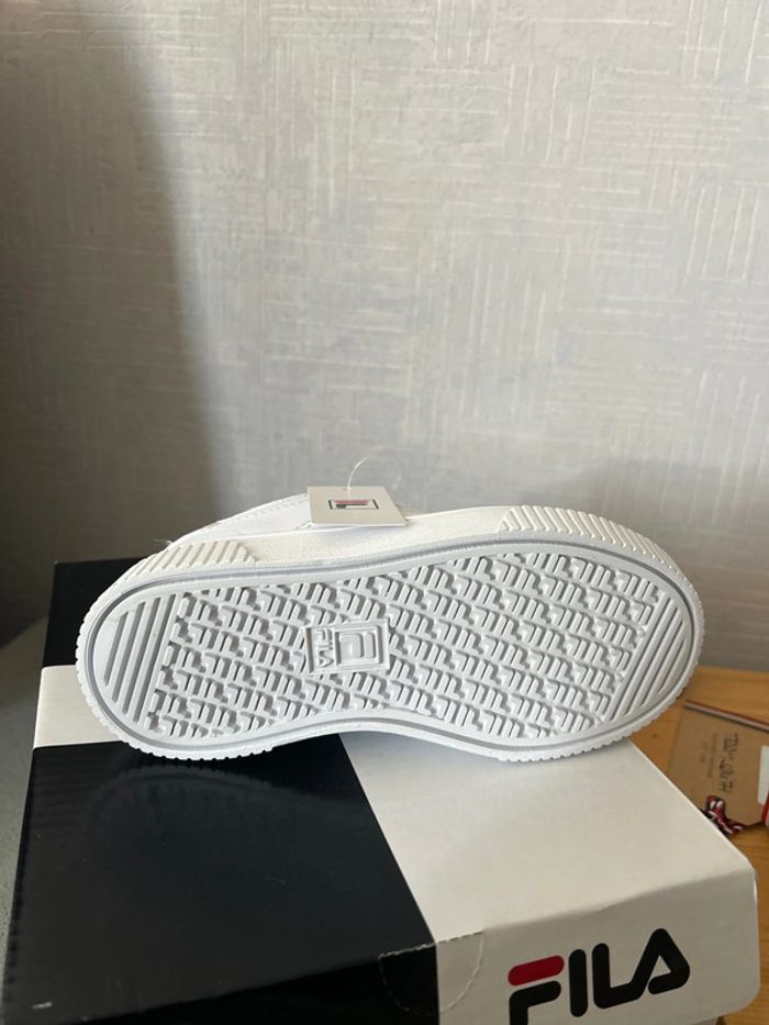 Baskets fila blanches vernies 28 - photo numéro 6