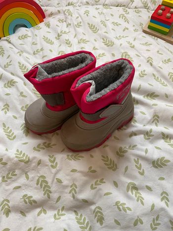 bottes de ski doublée gris et rose taille 20/21