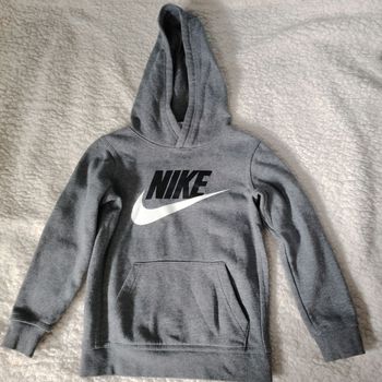 Sweat à capuche NIKE – Taille 5/6 ans (pour petit beebs 🧒)