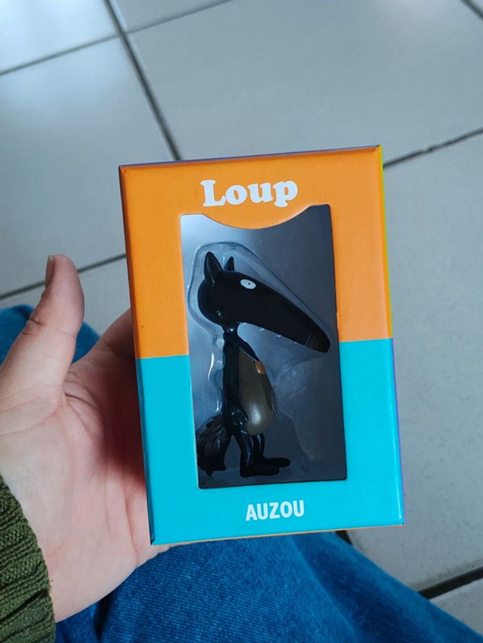 Figurine loup auzou - champion avec médaille